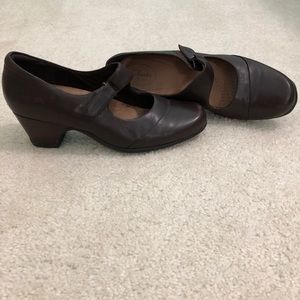 Clarks dress shoes